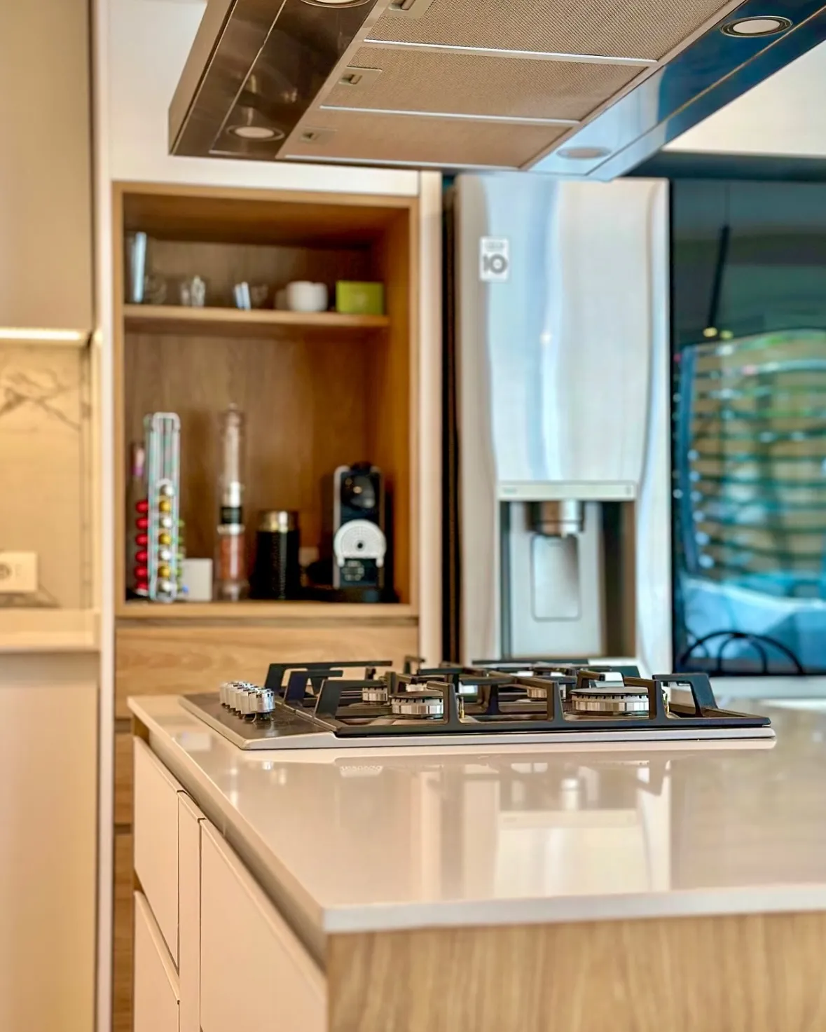 Mesada en cuarzo blanco, detalle